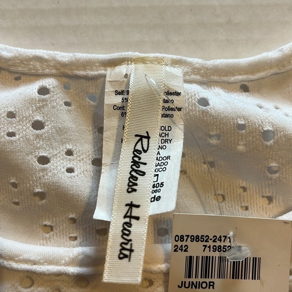 NWT-reckless hearts-L-white-embroidered short sleeve,round neck, eyelet,T-shirt - Picture 3 of 9